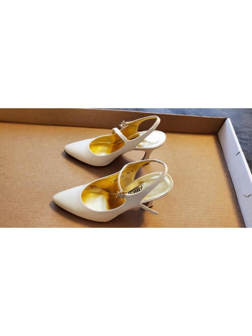 WOMENS VINTAGE IVORY ALLURE SHOES - SIZE 8.5M -  MADE IN SPAIN